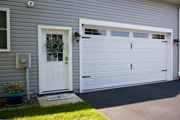 24/7 Emergency Garage Door Panel Replacement experts in Ingalls, IN